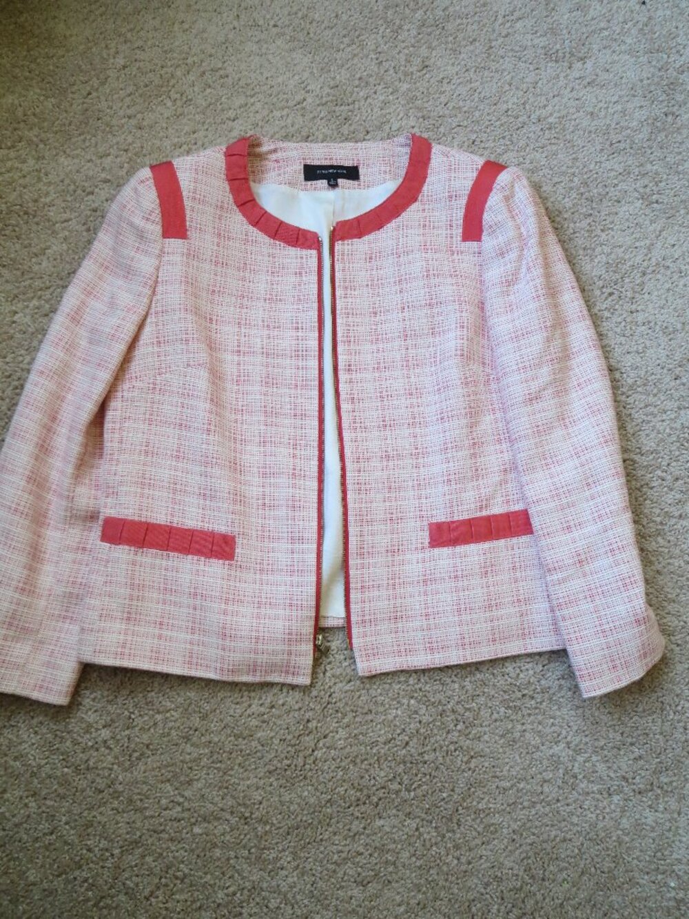 Jones New York Women's Zipped Scoop Collar Blazer 52% Linen, 48% Cotton Size 8.